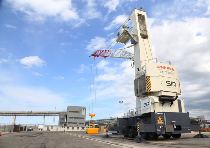 SIR's diesel-electric Gottwald Model 2 Mobile Harbor Crane (photo: Konecranes)